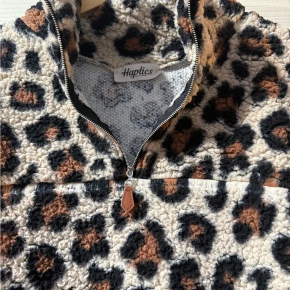 Haptics Sherpa women’s sweater animal print size small - Picture 12 of 14